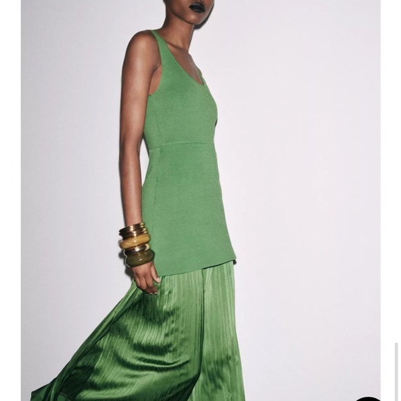 PLEATED KNIT COMBINATION DRESS Green Sleeveless Dress. Size M - Picture 7 of 10